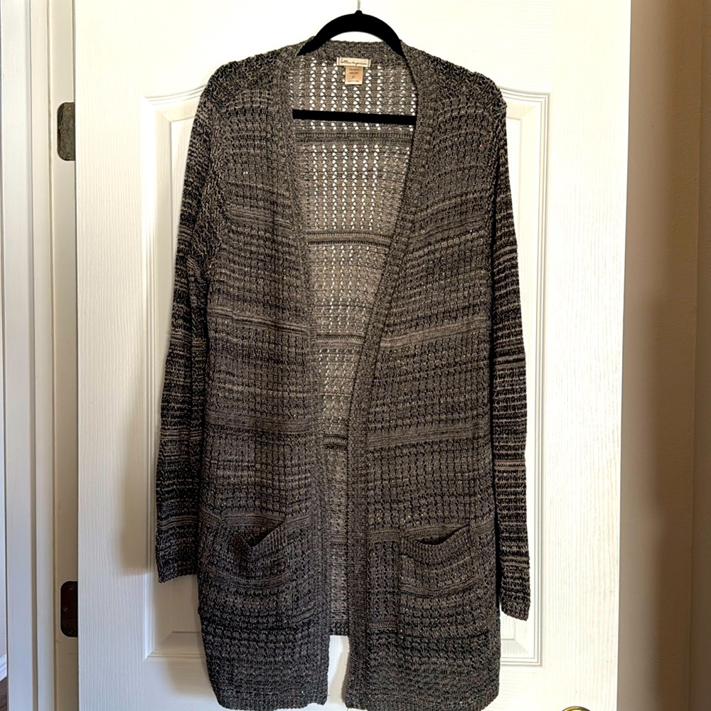 Black and tan sweater w/pockets
Women XL